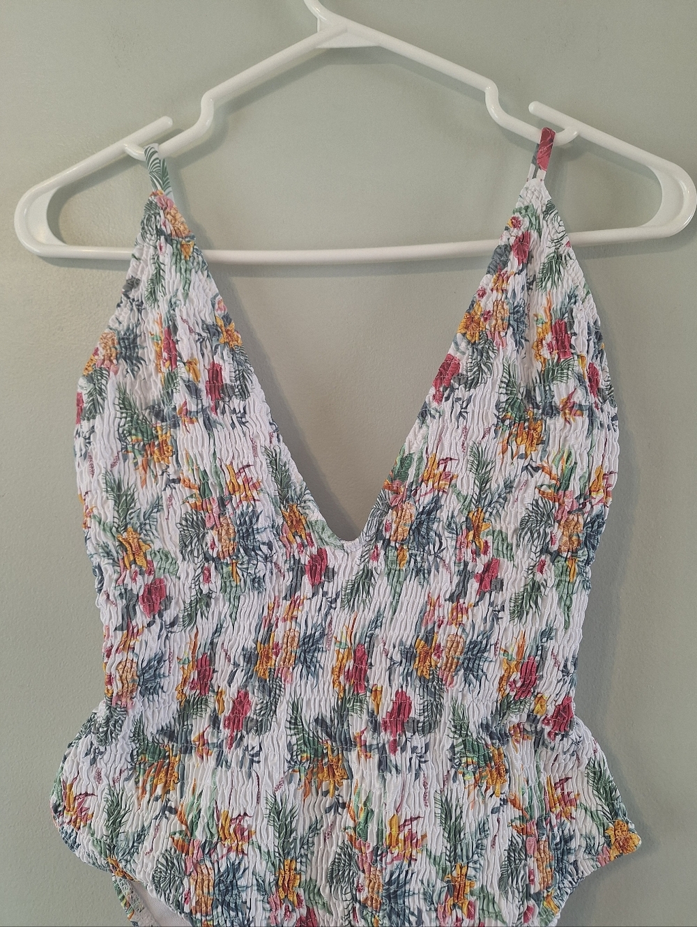 Missguided crinkle swimsuit in floral print - 6 - Picture 7 of 13
